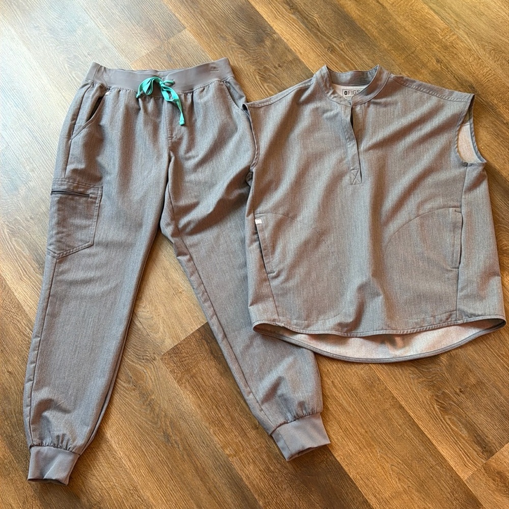 Graphite Figs Womens scrub set size small